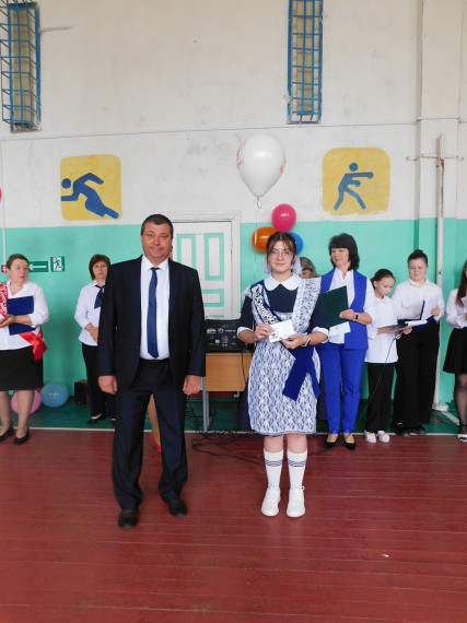 В МКОУ Верхнеикорецкая СОШ Бобровского района прошло торжественное награждение учащихся выпускных классов.